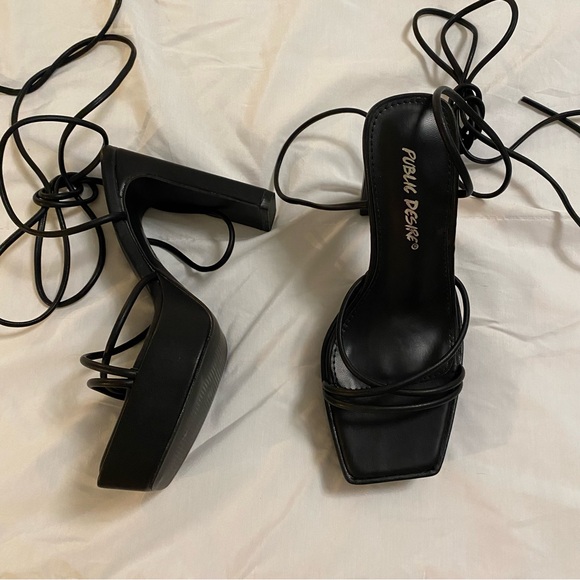 Platform strappy heels - Picture 3 of 5